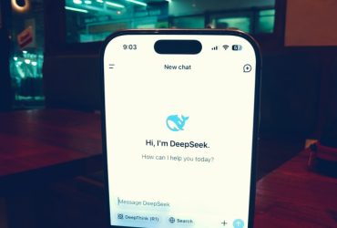 Alibaba afslører QwQ-32b Reasoning Model, udfordrer DeepSeek og OpenAI.