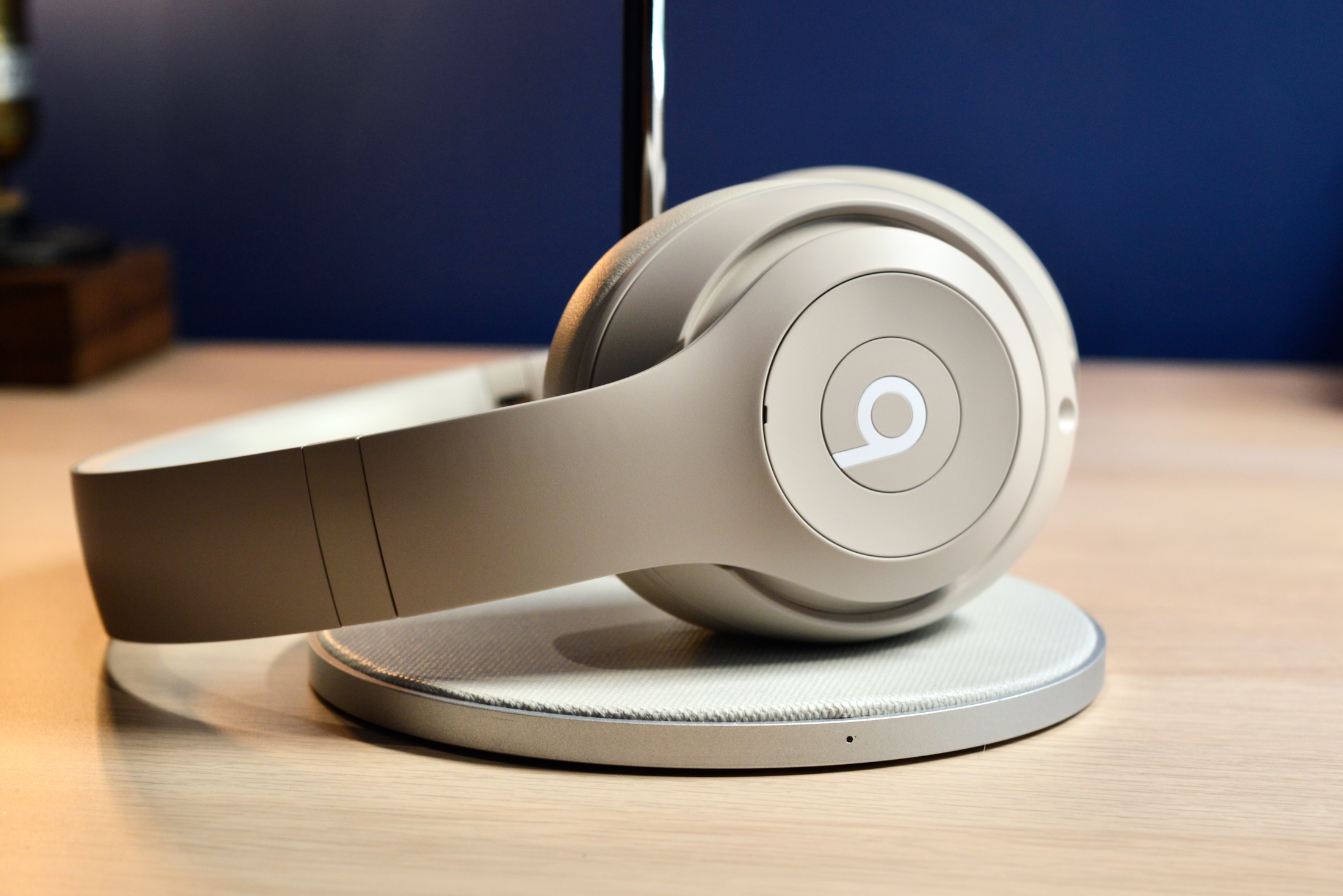 Beats Studio Pro fra siden.