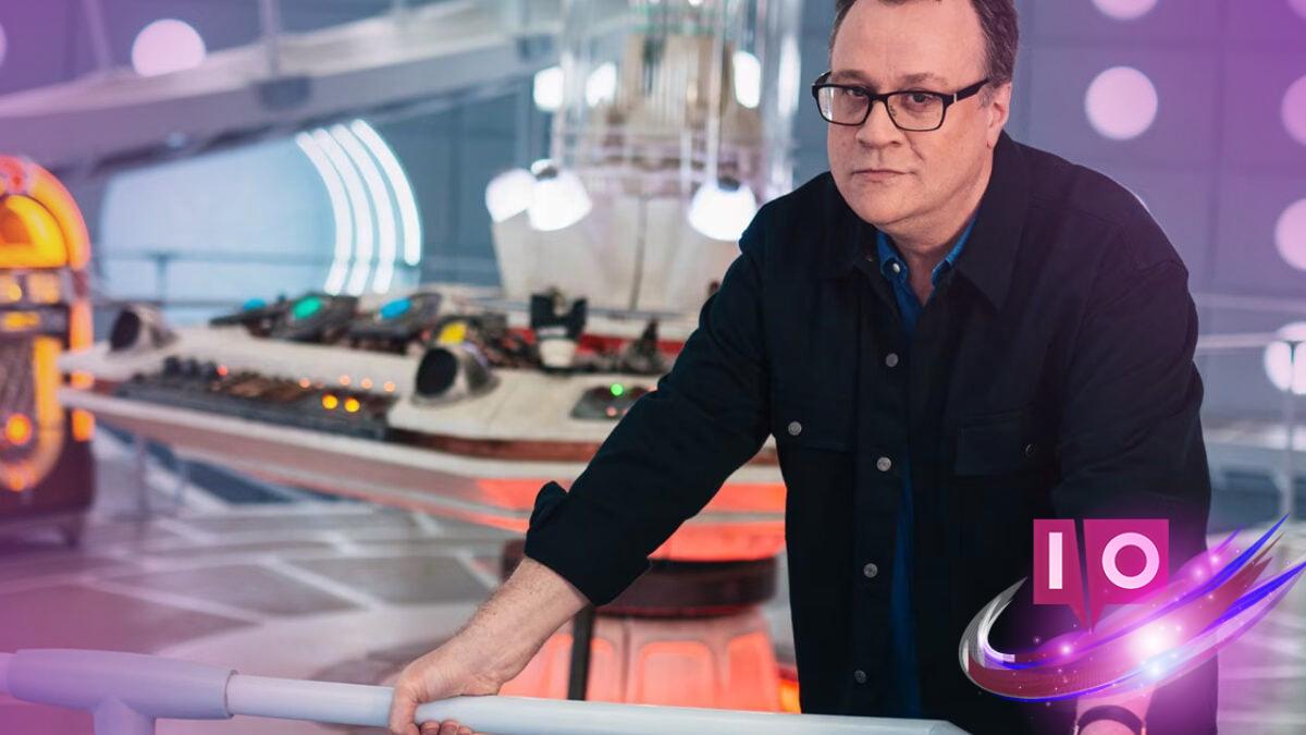 Russell T Davies Holder Doctor Who Fremtid Mystisk og Vag