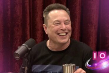 Elon Musk lover vanvittig flyvende bildemonstration på Joe Rogan podcast