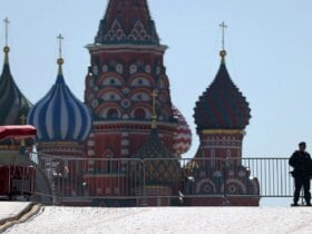 Højreorienterede influencere fejrer Trumps visa til anklaget russisk propagandist